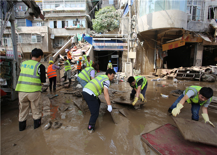 主动担当，奋勇出击——重庆分公司积极参加防汛应急和灾后道路清淤工作